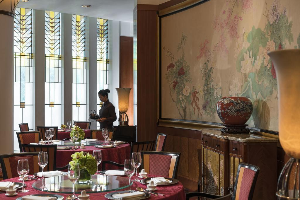Four Seasons Hotel Shanghai Exterior photo